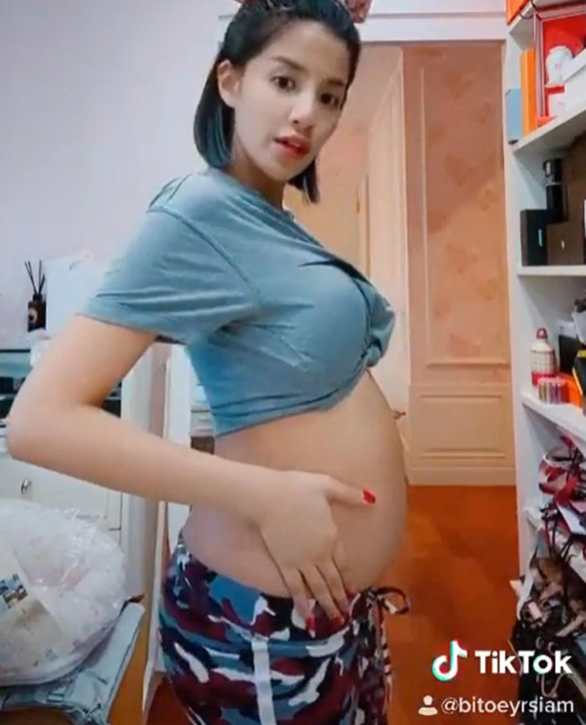 ใบเตย อาร์สยาม โชว์สเต็ป Baby Shark ขอดิ้นตามลูกในท้อง (คลิป)