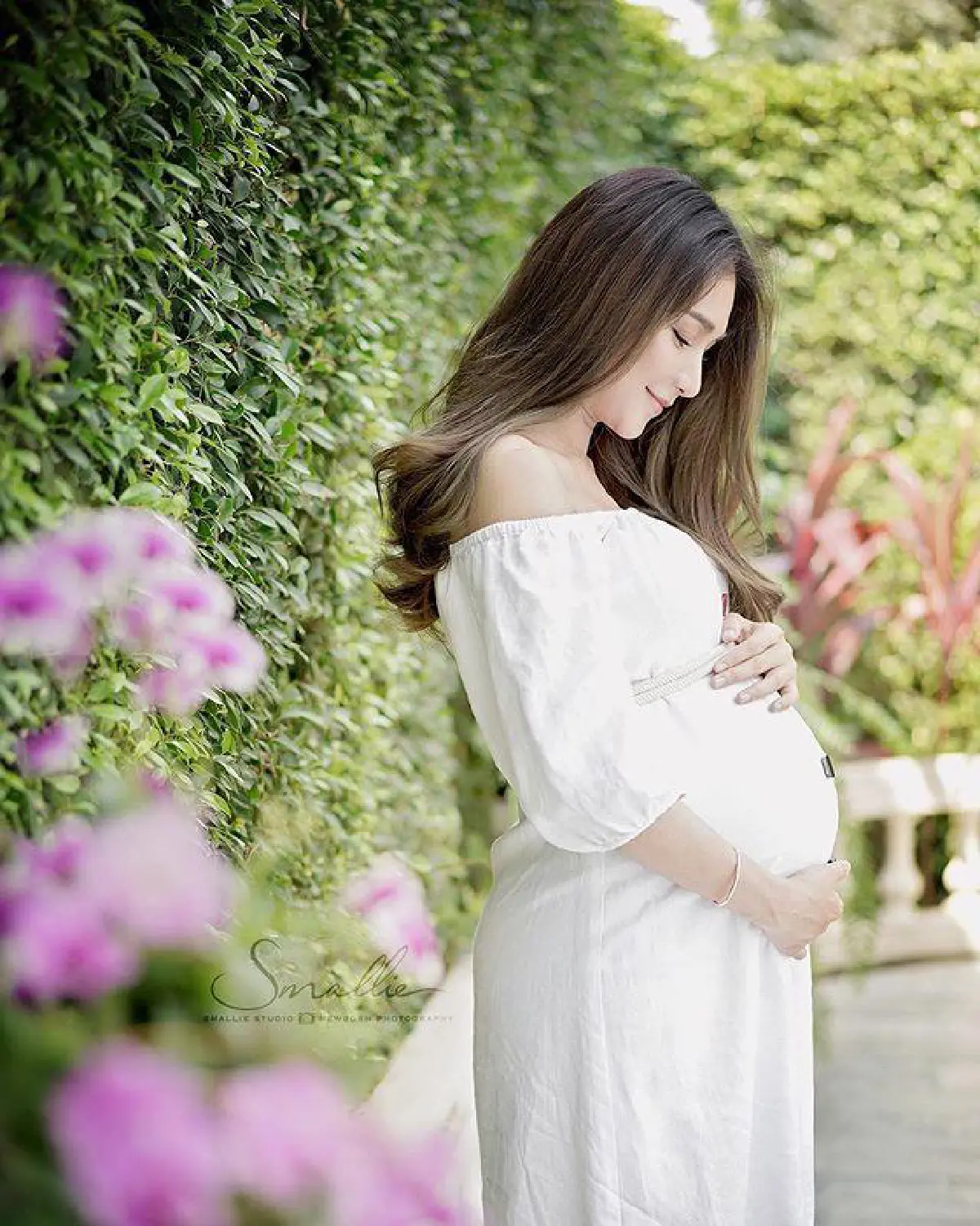  ทิ้งทวนก่อนคลอด! "เนย โชติกา" สวยสดใสพาครอบครัวถ่ายรูป