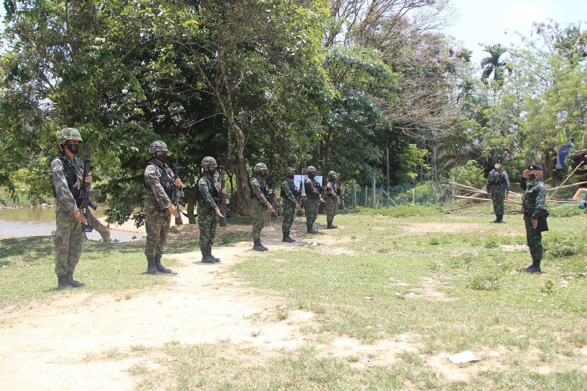 ทหารกำชับกำลังพลคุมเข้มโควิดตามเขตพรมแดนไทย-มาเลเซีย