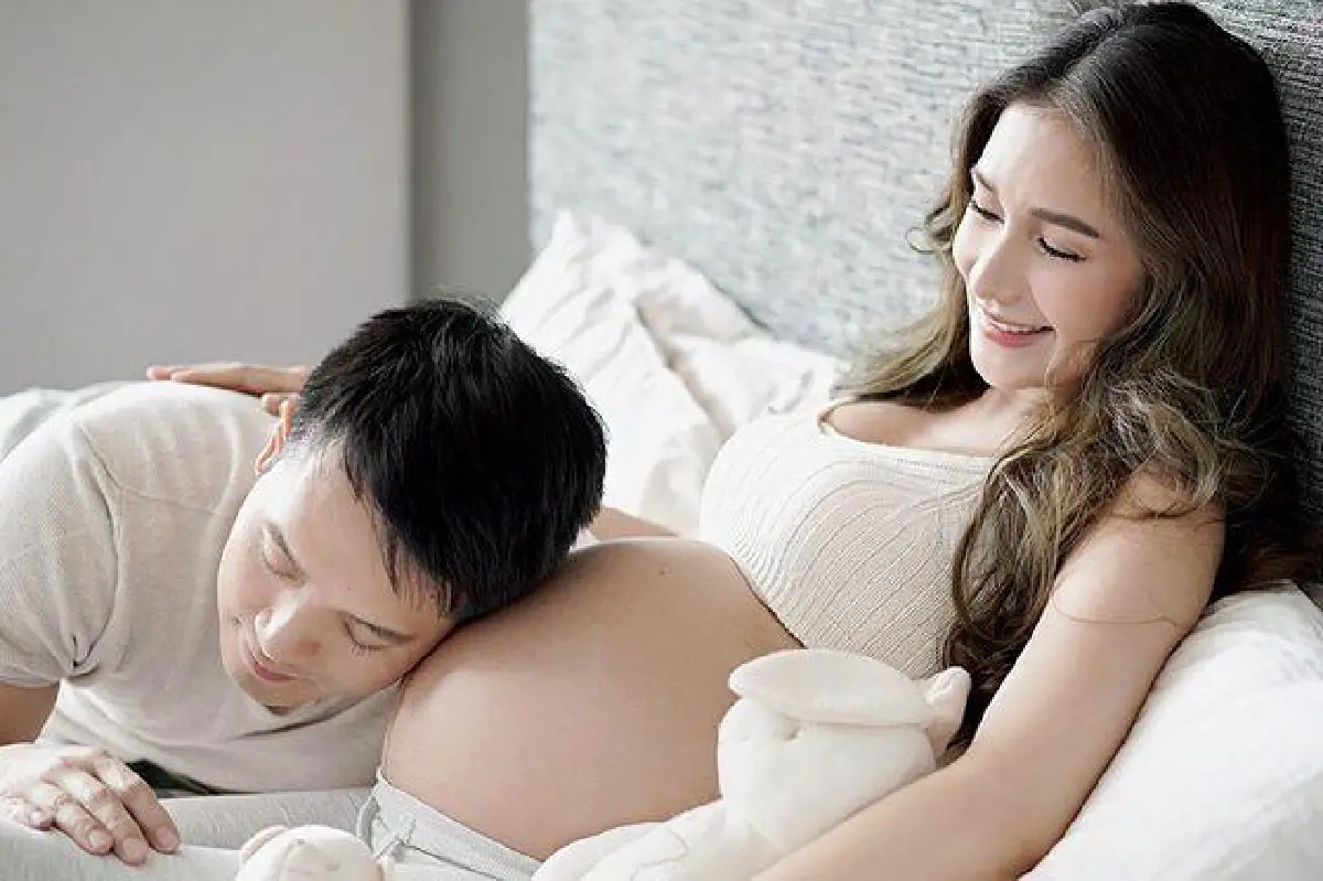  ทิ้งทวนก่อนคลอด! "เนย โชติกา" สวยสดใสพาครอบครัวถ่ายรูป