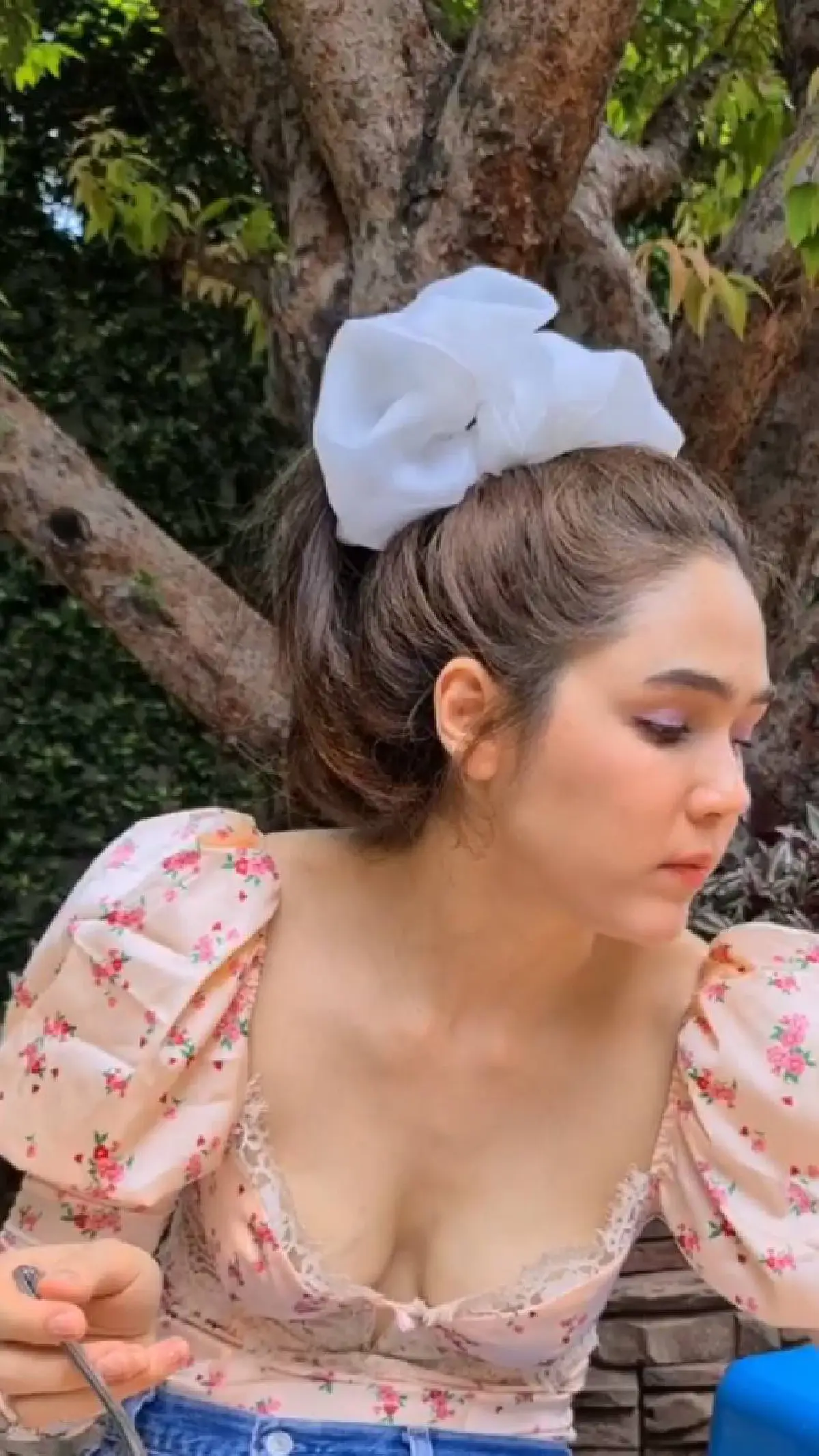 ไม่รู้จะโฟกัสอะไรดี! “ชมพู่ อารยา" กับชุดย่างเนื้อสุดแซ่บ