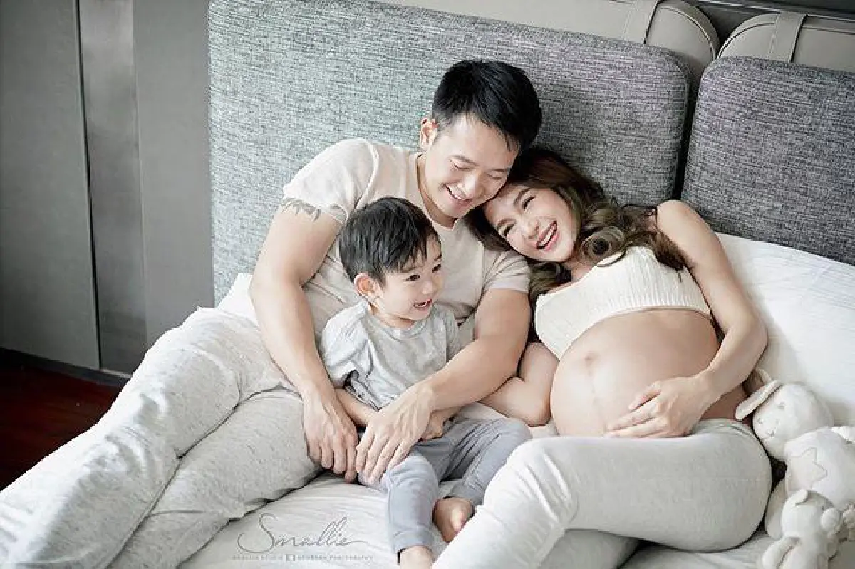  ทิ้งทวนก่อนคลอด! "เนย โชติกา" สวยสดใสพาครอบครัวถ่ายรูป