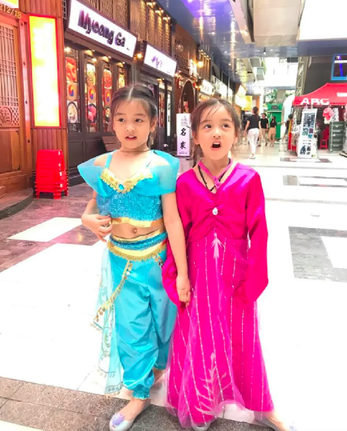 ลูกสาวสวยมาก! “น้องฌารีณ-น้องฌานา” ลูกแฝดวัย 5 ขวบของ “เอ็ม อภินันท์” 