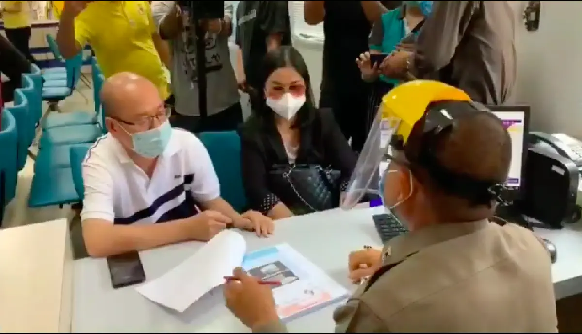 เอาแล้ว!! “ติ๊ก” ภรรยา “หนุ่ม ศรราม” ถูกแจ้งความคดีฉ้อโกงจัดซื้อหน้ากากอนามัย