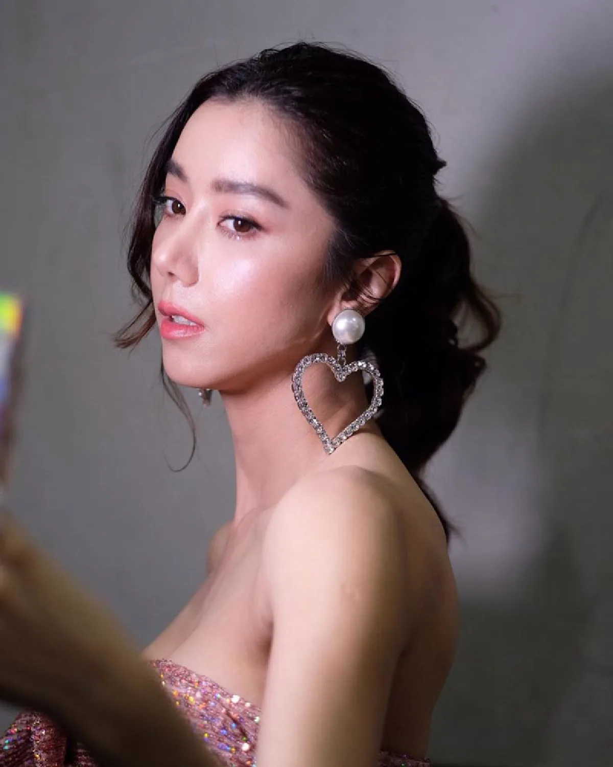 ไอซ์ อภิษฎา ลงอ่างให้แม่สระผมให้ คนโฟกัสผิดจุดจนต้องรีบลบคลิปออก