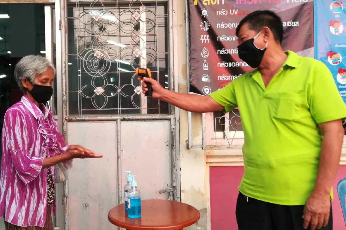 3วัดดังพิษณุโลกงดทำบุญวันพระเลี่ยงโควิด บางแห่งยังเปิดแต่คัดกรองเข้ม 