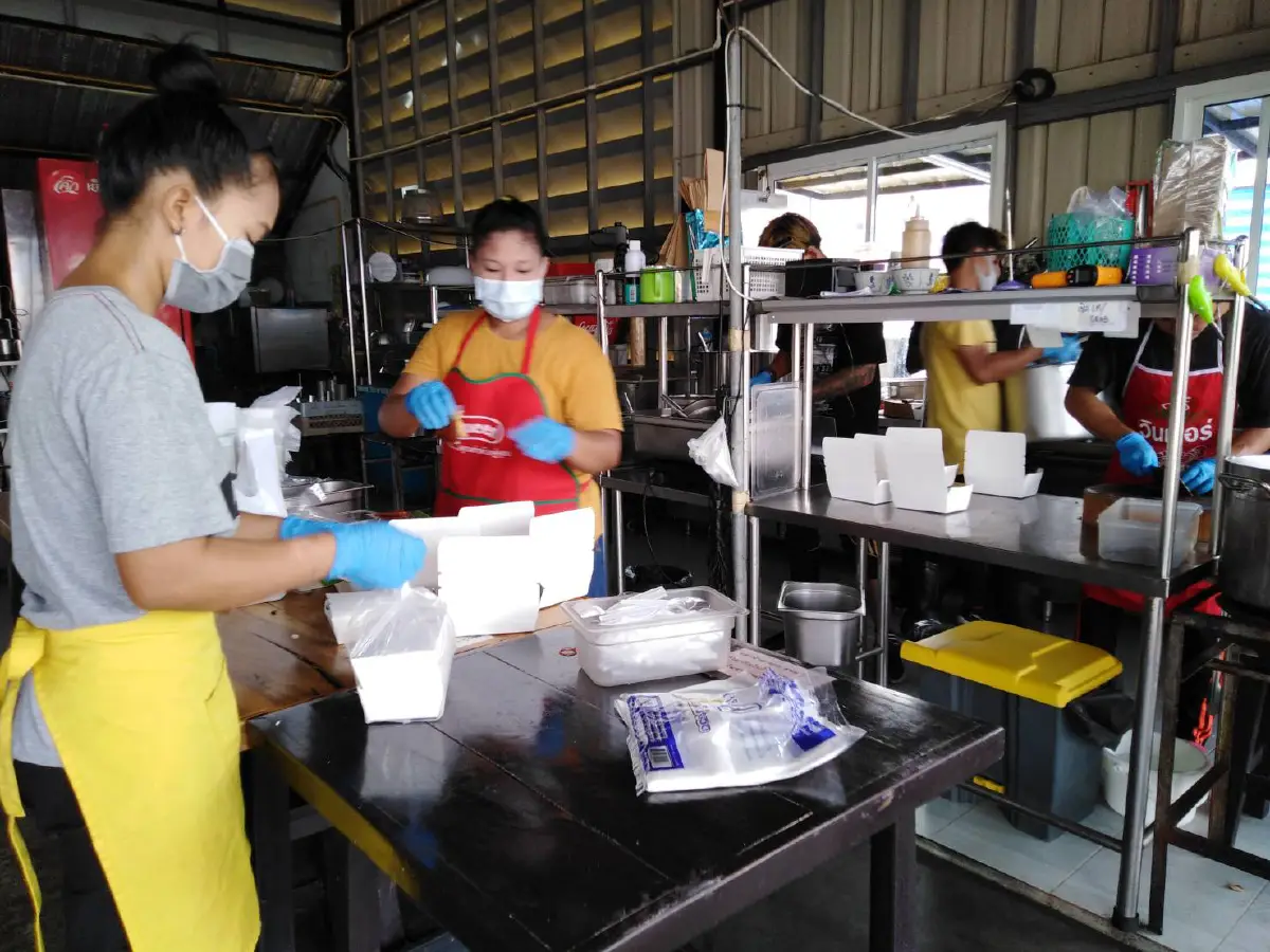 “เชฟยีสต์” พ่อครัวนนทบุเรี่ยนใจหล่อ ทำข้าวห่อต้านโควิด