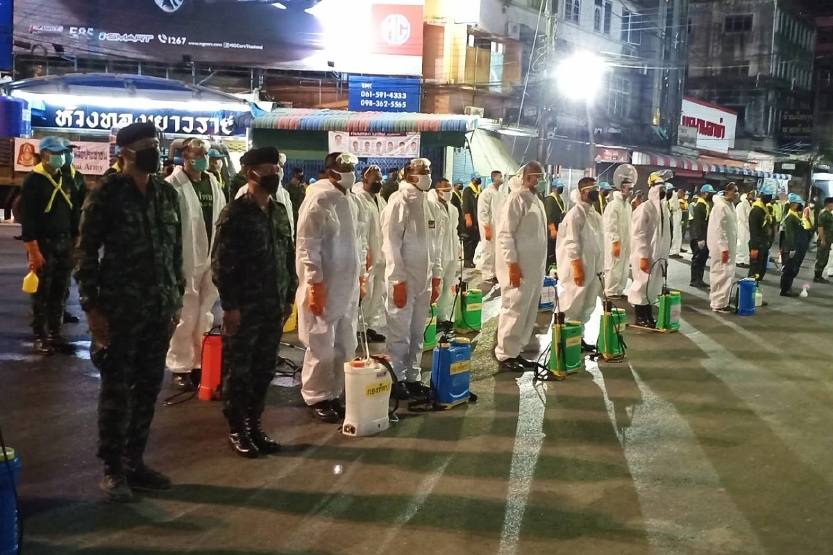 สกัดโควิด-19 กองทัพภาค4ส่งกำลังพลล้างฆ่าเชื้อเมืองนครศรีฯ