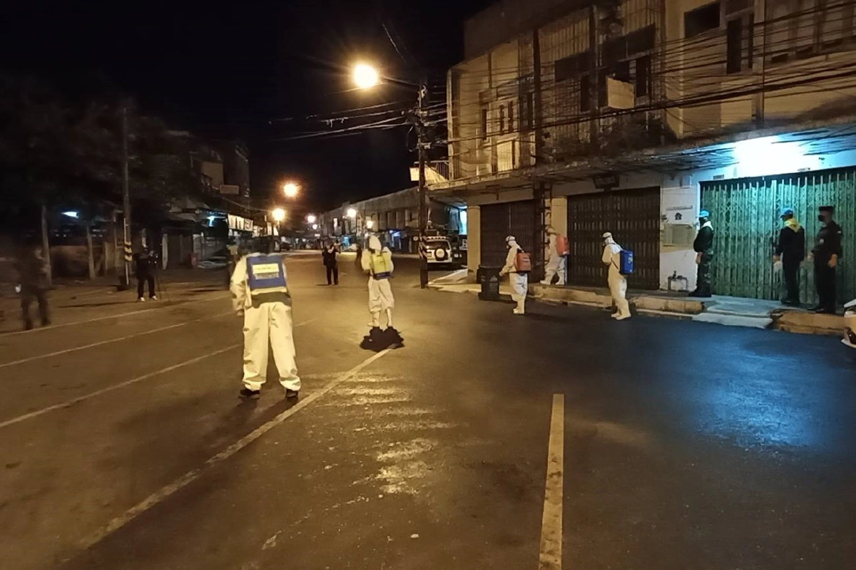 สกัดโควิด-19 กองทัพภาค4ส่งกำลังพลล้างฆ่าเชื้อเมืองนครศรีฯ