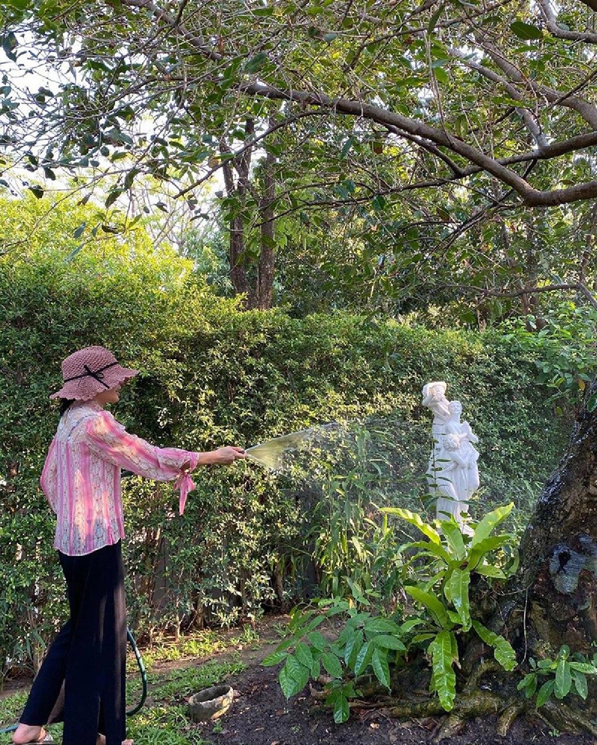 “ตั๊ก บงกช” ลงทุนพังสวนสามี เพื่อปลูกผักสวนครัวที่บ้าน