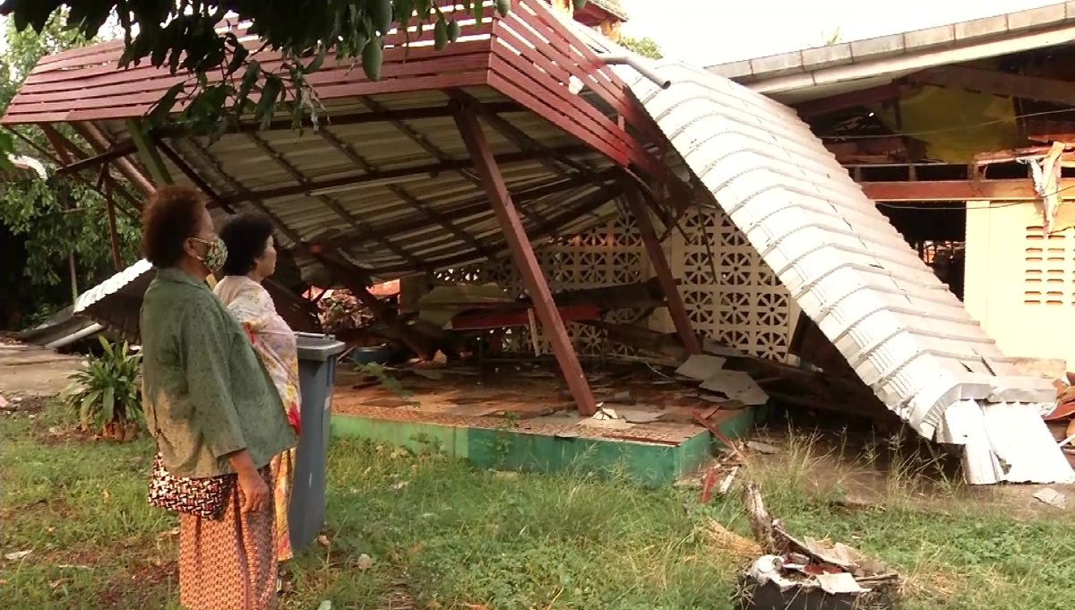 พิษพายุฤดูร้อนถล่มสกลนครบ้านเรือนพังเสียหายหลายอำเภอ