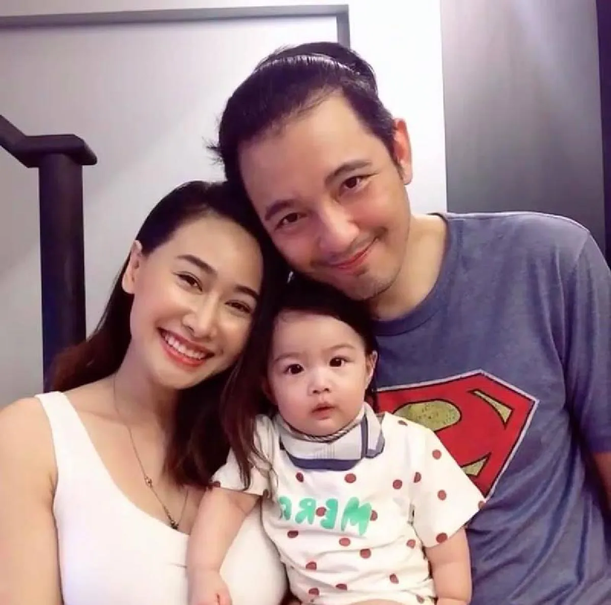  ยังรักกันดีจ้า! “ศรราม” ควงภรรยา “ติ๊ก” ไลฟ์ พร้อมโชว์หวานหอมหัว สยบข่าวลือ