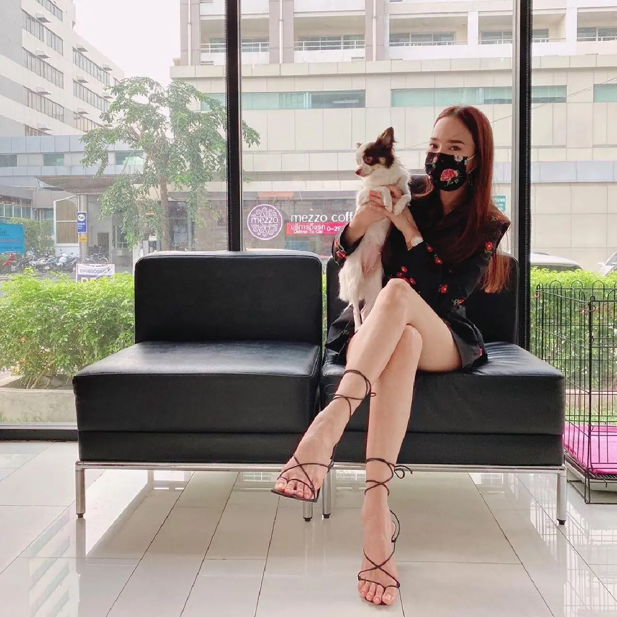 “อั้ม พัชราภา” สวย เป๊ะ ปัง! จัดเต็มสวยครบสูตรพาน้องหมาไปหาหมอ