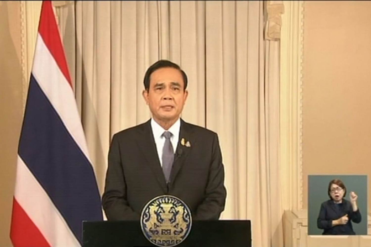นายกฯปลุก "คนไทยปรับตัวเพื่อความอยู่รอด" วอนอย่ากักตุนอาหารหลังประกาศเคอร์ฟิว นายกฯปลุก "คนไทยปรับตัวเพื่อความอยู่รอด" วอนอย่ากักตุนอาหารหลังประกาศเคอร์ฟิว