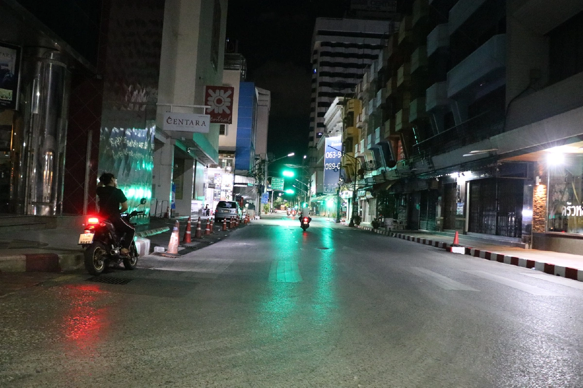 โรงแรมดังหาดใหญ่ เปิดไฟห้องพัก"สู้ สู้" ให้กำลังใจฝ่าวิกฤตโควิด-19