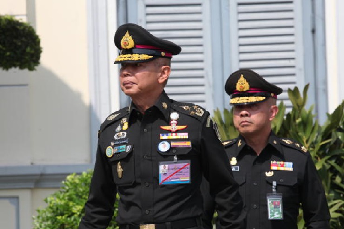 "บิ๊กแดง"สั่งทหารเตรียมพร้อมช่วยตั้งด่าน หลัง"นายกฯ"แถลงเคอร์ฟิว "บิ๊กแดง"สั่งทหารเตรียมพร้อมช่วยตั้งด่าน หลัง"นายกฯ"แถลงเคอร์ฟิว
