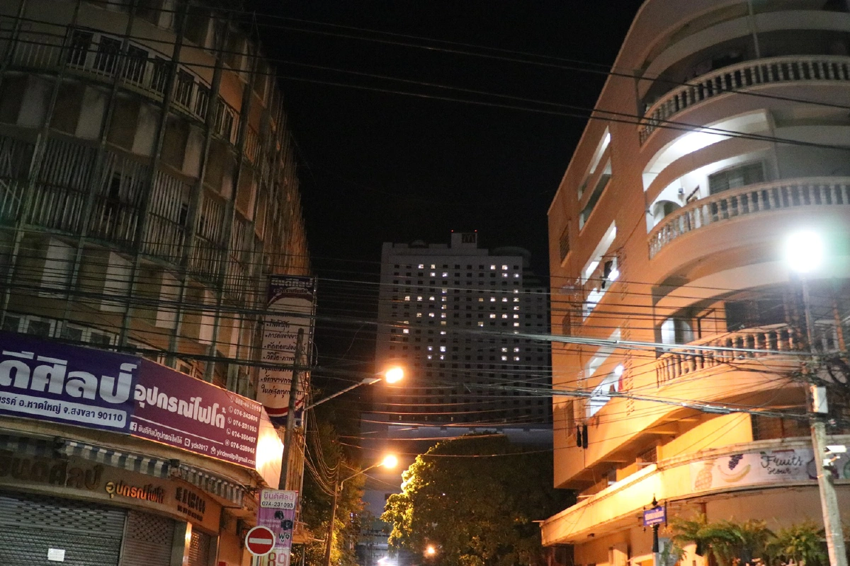 โรงแรมดังหาดใหญ่ เปิดไฟห้องพัก"สู้ สู้" ให้กำลังใจฝ่าวิกฤตโควิด-19