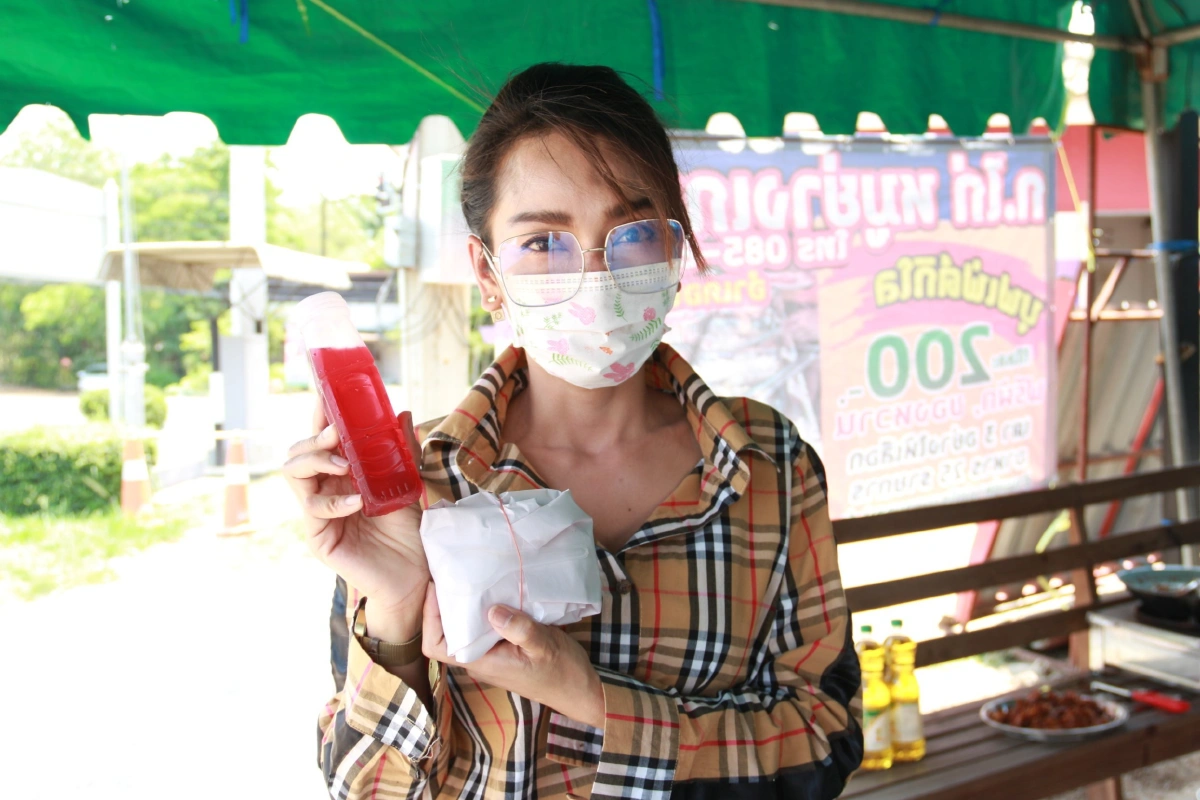 เจ้าของร้านวัสดุก่อสร้างทำอาหาร-น้ำผลไม้แจกฟรีช่วงโควิด-19