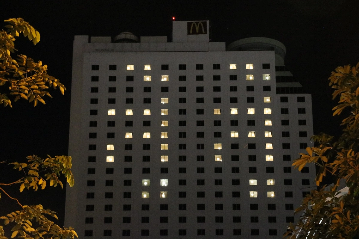 โรงแรมดังหาดใหญ่ เปิดไฟห้องพัก"สู้ สู้" ให้กำลังใจฝ่าวิกฤตโควิด-19