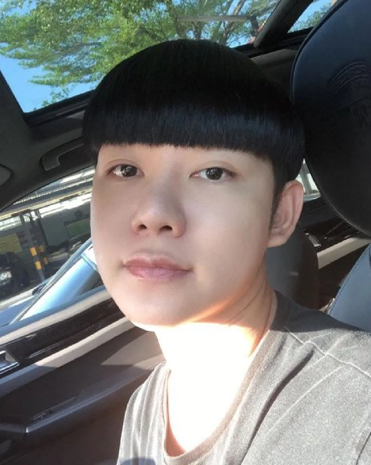 ไม่ได้นอนทั้งคืน! ดีเจนุ้ย คัฟเวอร์ "เจน-นุ่น-โบว์" เปลี่ยนชุดตัดต่อเองเพื่อความฮา (คลิป)