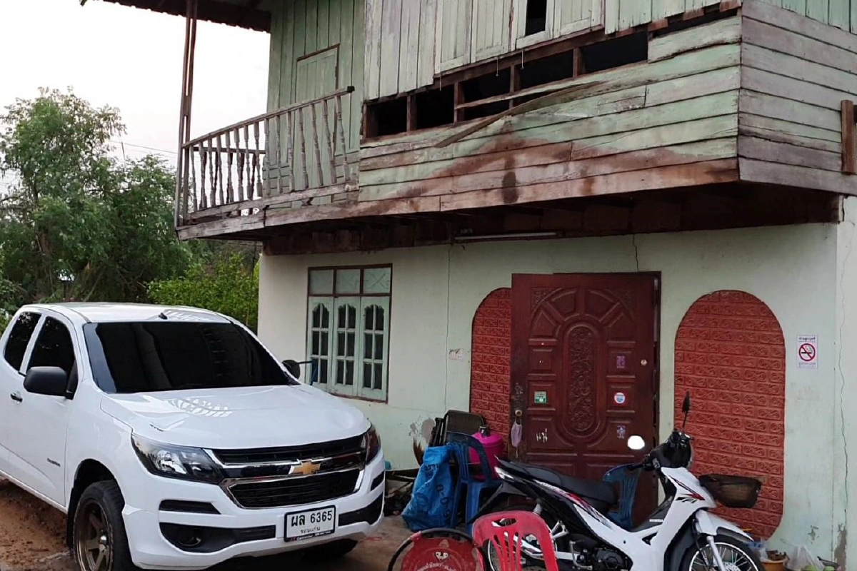 พายุฤดูร้อนถล่มโคราชที่อ.จักราชสิ่งปูกสร้างพังหลังคาปลิว