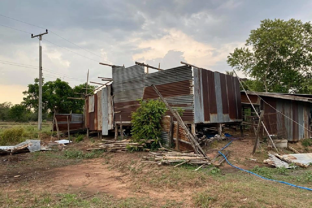 พายุถล่มสระแก้วบ้านพัง17หลัง 6หมู่บ้านที่อ.วัฒนานคร