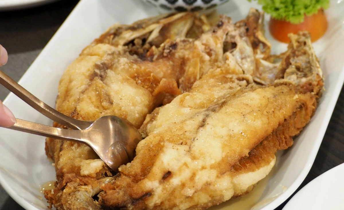 Glass Onion Seafood & Grill ยุโรป จีน ไทย จะเมนูไหนก็อร่อย