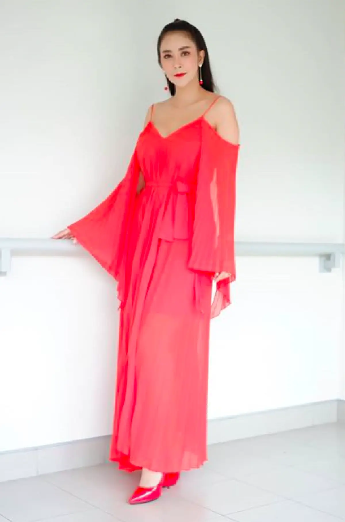 วงการอยู่บ้านสั่นสะเทือน ”ใหม่ สุคนธวา" บ่นร้อน ขอเซ็กซี่ที่บ้านต้อนรับซัมเมอร์