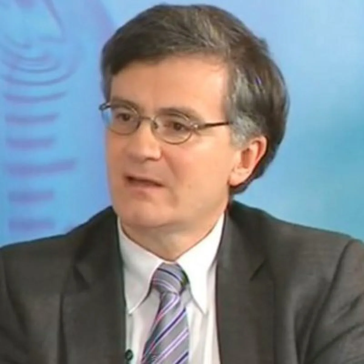 เมื่อปัญญาชนของชาติกลายเป็นฮีโร่ผู้กอบกู้โลก 