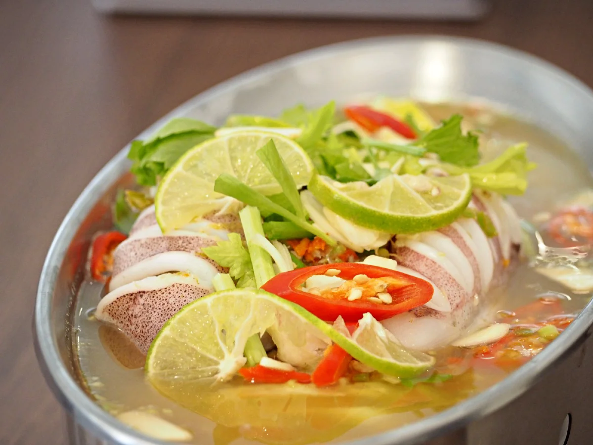 Glass Onion Seafood & Grill ยุโรป จีน ไทย จะเมนูไหนก็อร่อย