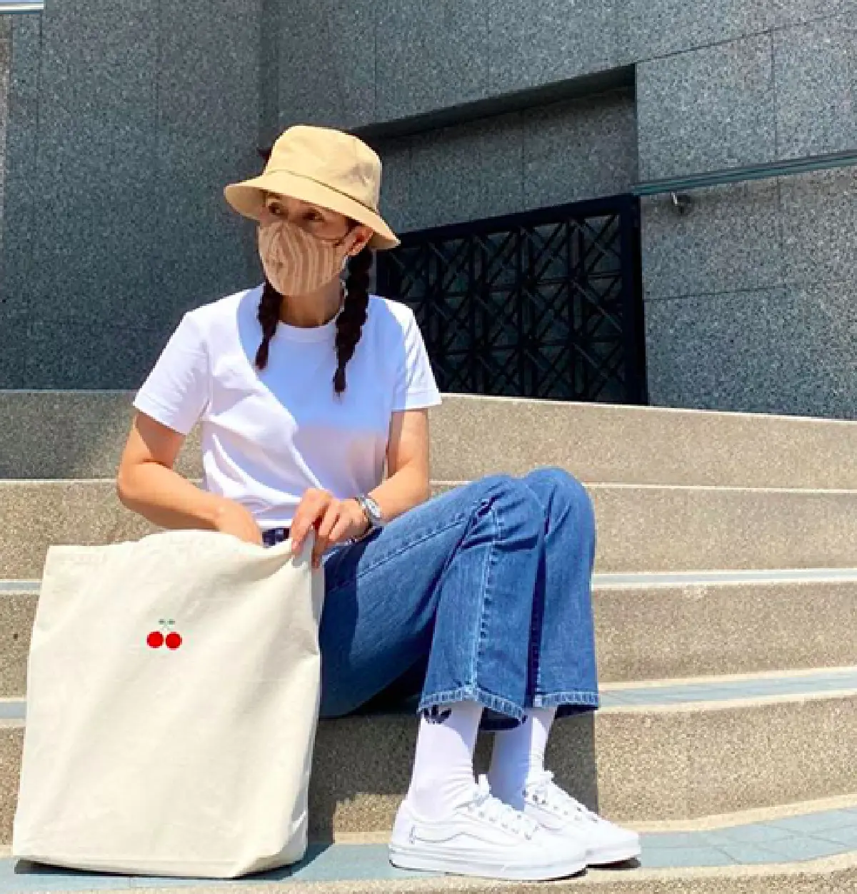 “แอน ทองประสม” เขียนไปรษณียบัตร..ส่งให้กำลังใจให้ทีมแพทย์-พยาบาลสู้โควิด-19