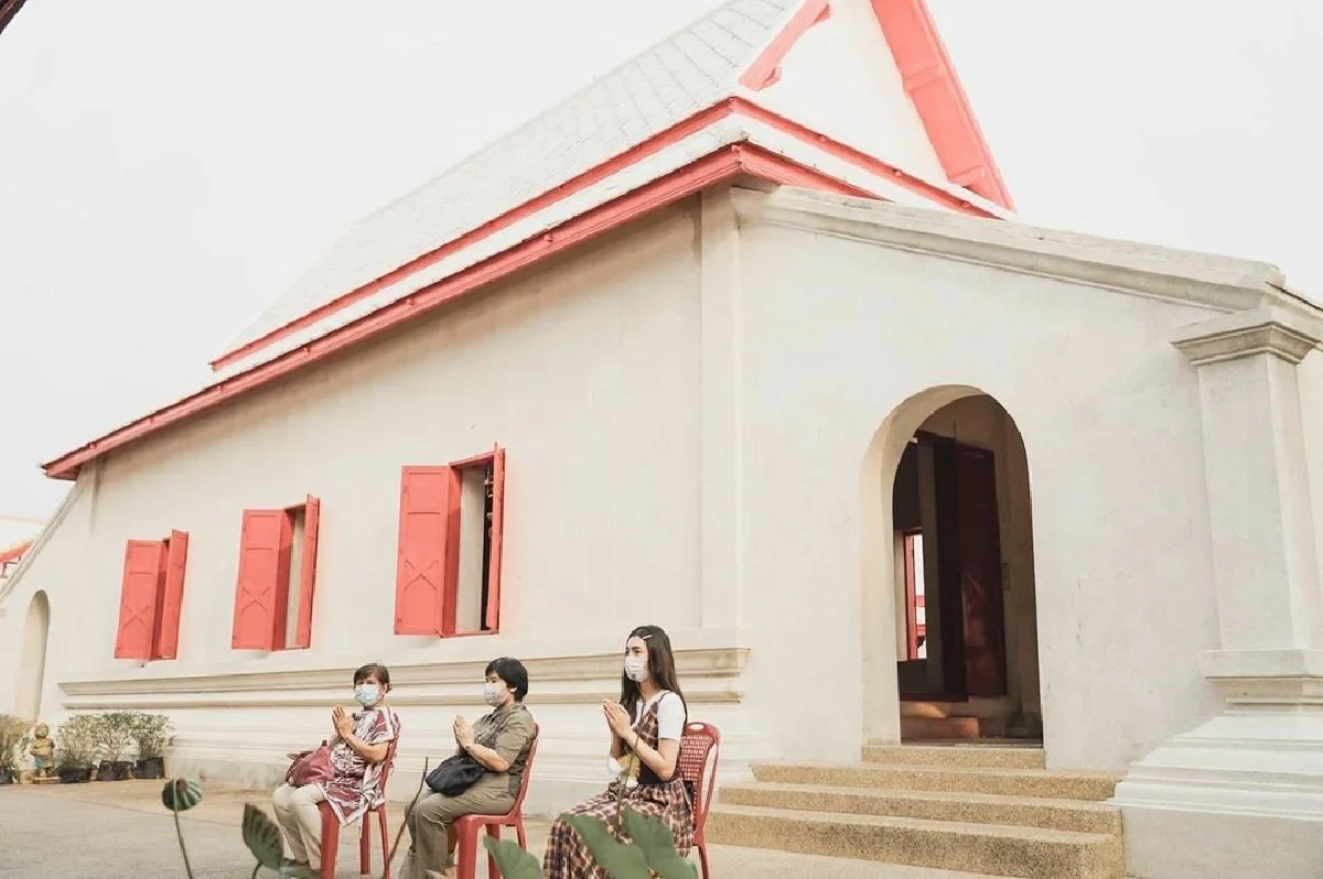 "เบลล่า" ชวนคุณแม่ทำโรงทาน และนำหน้ากากอนามัย 600 ชิ้น ถวายวัด