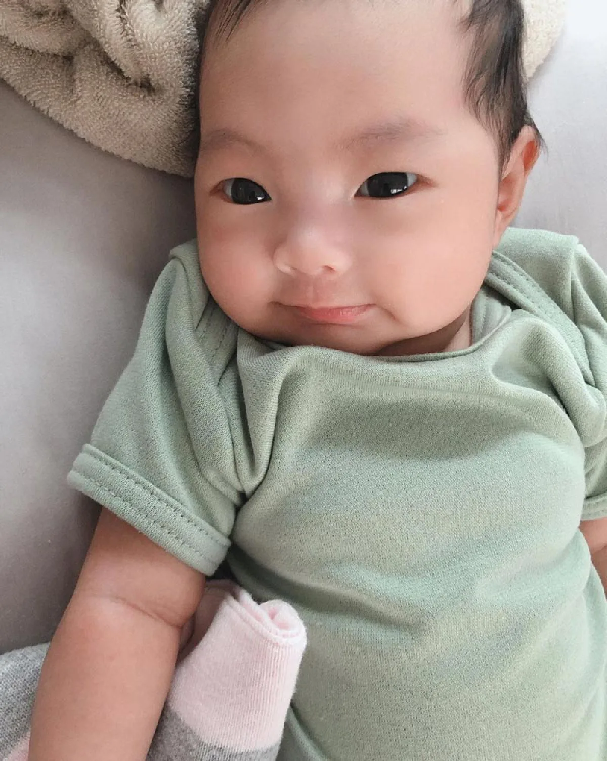 มาแล้วภาพแรก เจนี่ อุ้ม น้องโนล่า ถ่ายแฟชั่นคู่กันสุดอบอุ่นขึ้นนิตยสารชื่อดัง