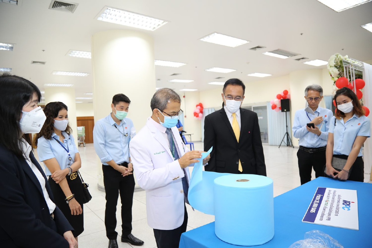 IRPC จับมือลูกค้า ผลิตผ้าสปันบอนด์ มอบรพ.วชิรพยาบาล ตัดชุด PPE 1 หมื่นชุด IRPC จับมือลูกค้า ผลิตผ้าสปันบอนด์ มอบรพ.วชิรพยาบาล ตัดชุด PPE 1 หมื่นชุด