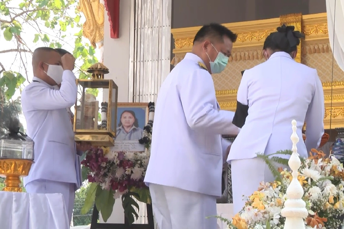 ในหลวงโปรดเกล้าฯพระราชทานเพลิงศพ อสม.เสียชีวิต ตั้งด่านคัดกรองโควิด-19