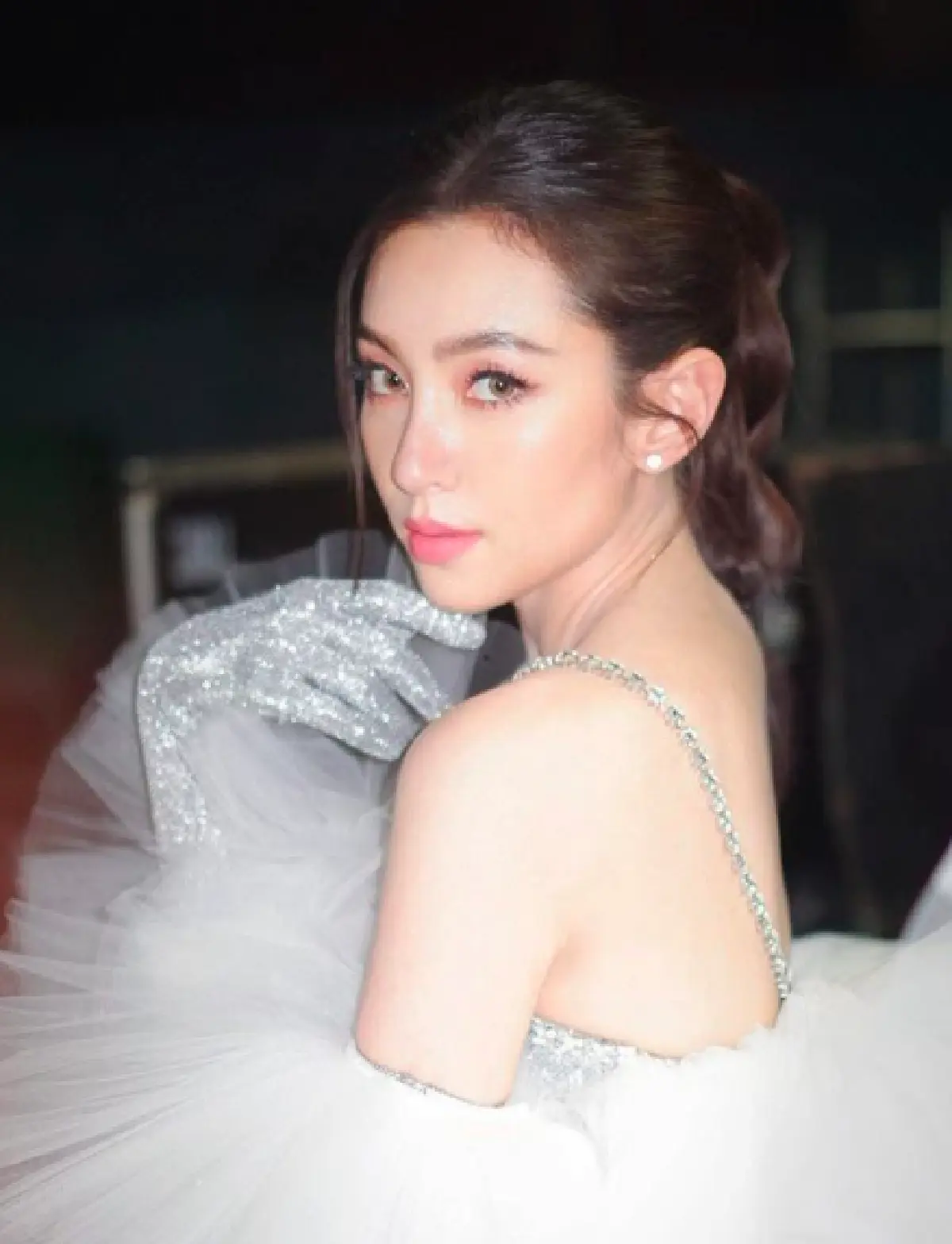 "เบลล่า" ชวนคุณแม่ทำโรงทาน และนำหน้ากากอนามัย 600 ชิ้น ถวายวัด