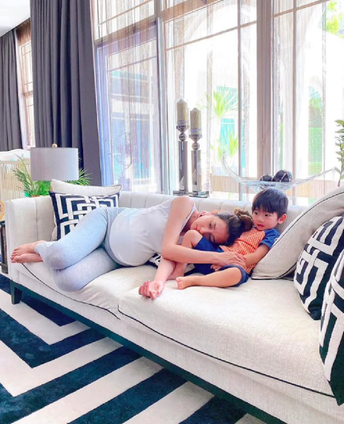 น่าเอ็นดูมาก “เนย โชติกา” แชร์คลิปเมื่อ “น้องอคิณ” เจอหน้าน้องสาว “น้องลลิณ”  เป็นครั้งแรก 