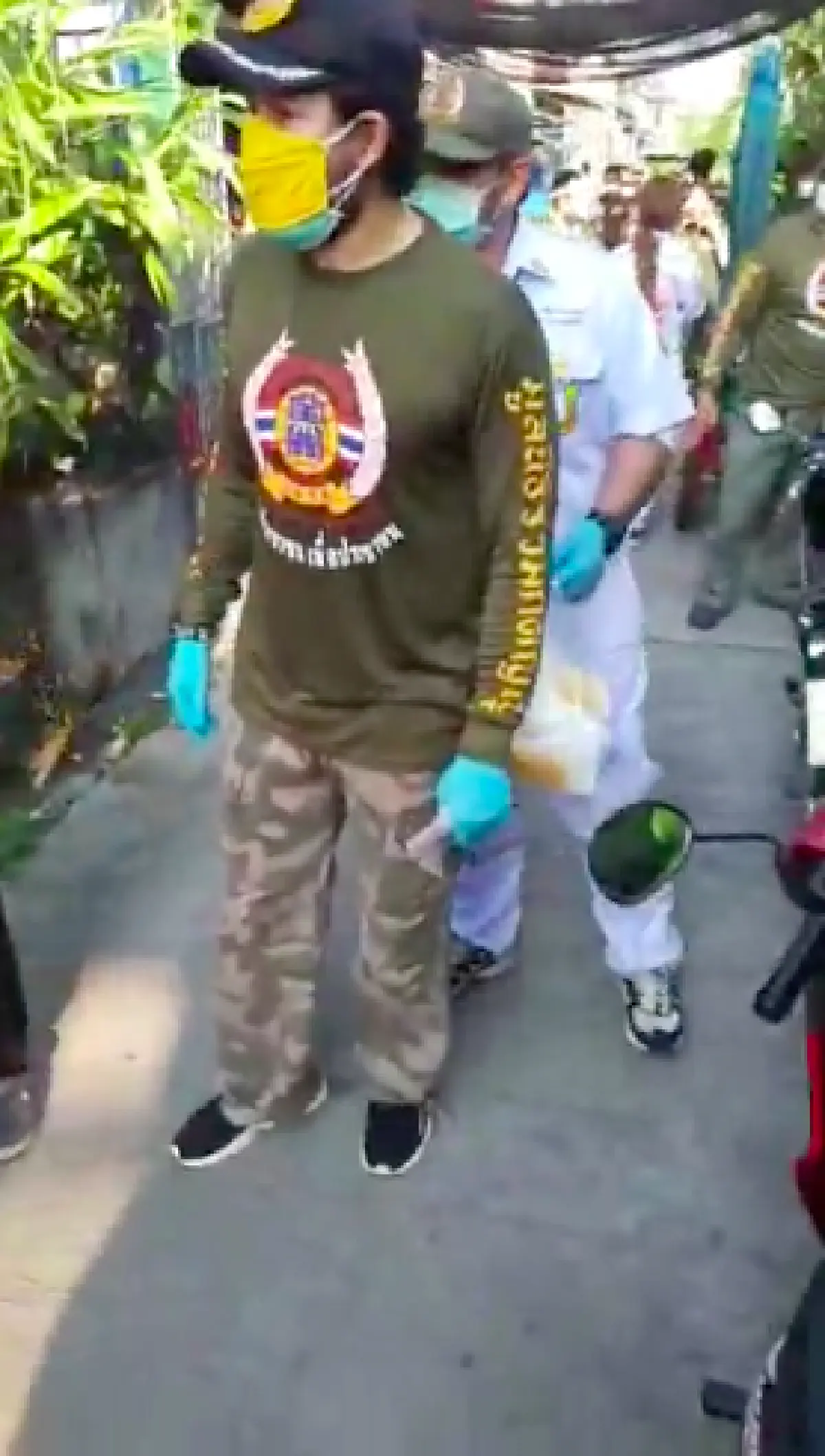 “บิณฑ์ บรรลือฤทธิ์” ลงพื้นที่แจกเงินส่วนตัวกว่า 5 ล้าน หวังช่วยคนเดือดร้อนสู้โควิด-19