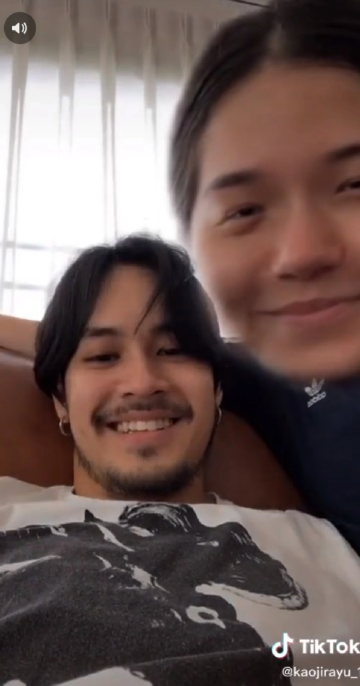 คู่นี้น่ารัก! เก้า จิรายุ-วี วิโอเลต เสิร์ฟคลิปมุ้งมิ้งโชว์หวานออกสื่อครั้งแรก 