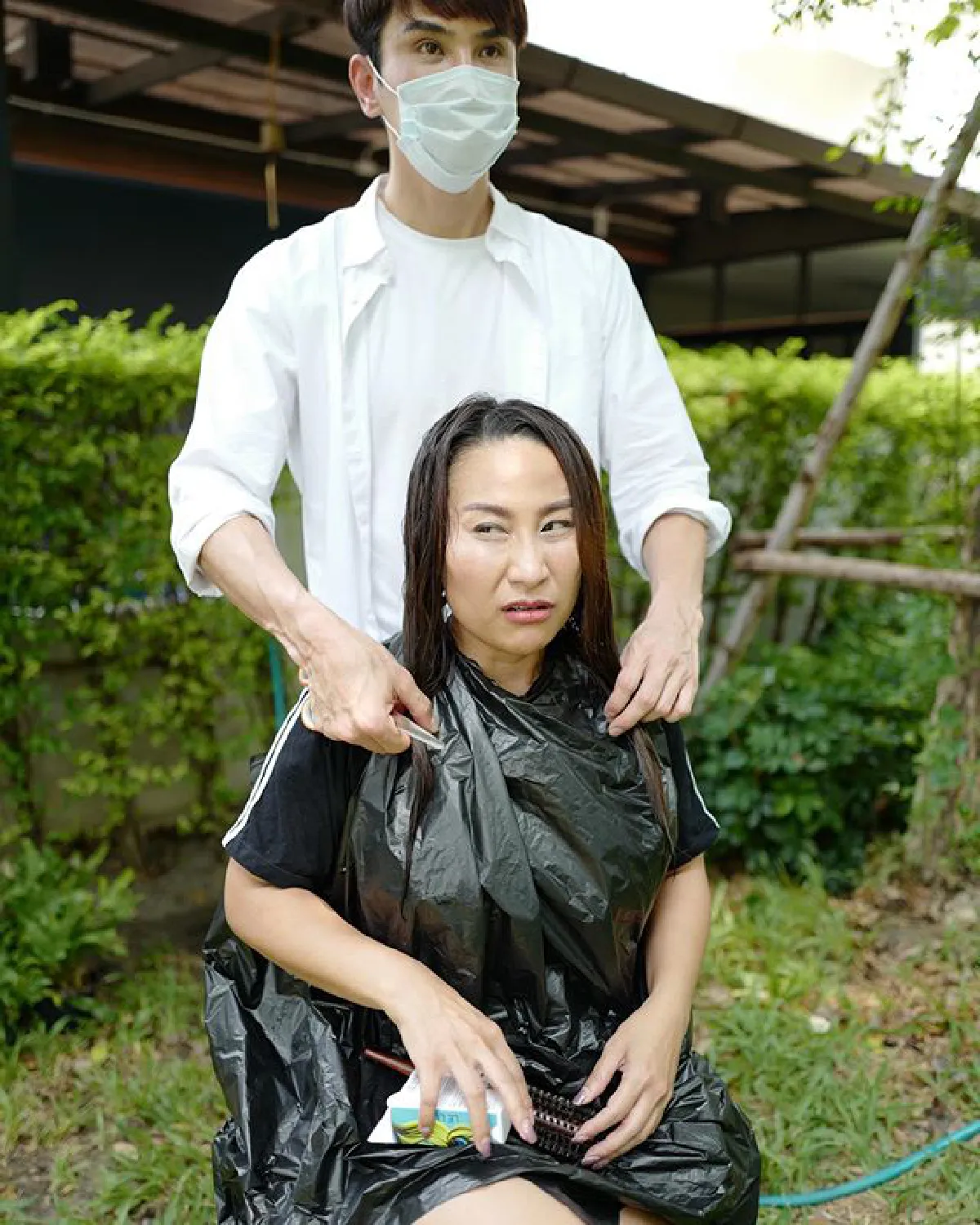 “ลาล่า อาร์สยาม" อวดภาพน่ารัก "เล็ก เจษฎา" เป็นช่างตัดผมส่วนตัวให้