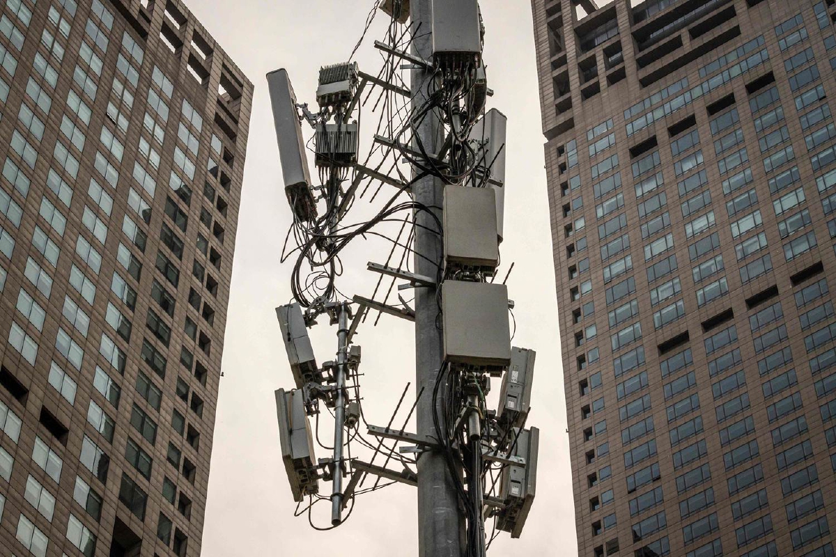 คนอังกฤษเผาเสา 5G เชื่อว่าเป็นตัวการแพร่เชื้อโคโรนาไวรัส คนอังกฤษเผาเสา 5G เชื่อว่าเป็นตัวการแพร่เชื้อโคโรนาไวรัส