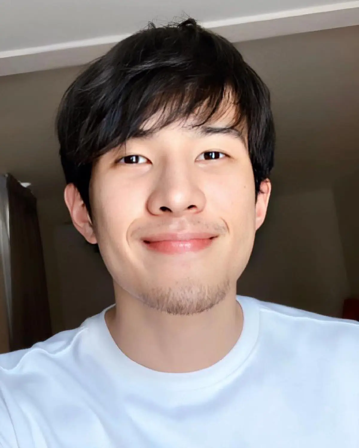 หล่อเท่ไปอีกลุค 15 ภาพดาราหนุ่มซุปตาร์..เก็บตัวอยู่บ้านปล่อยเซอร์ไว้หนวดเครา