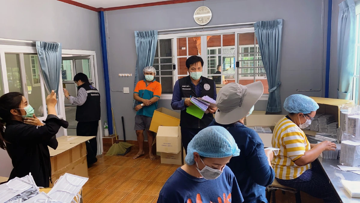 จับรง.ลักลอบผลิตหน้ากากอนามัยกลางเมืองปากน้ำ