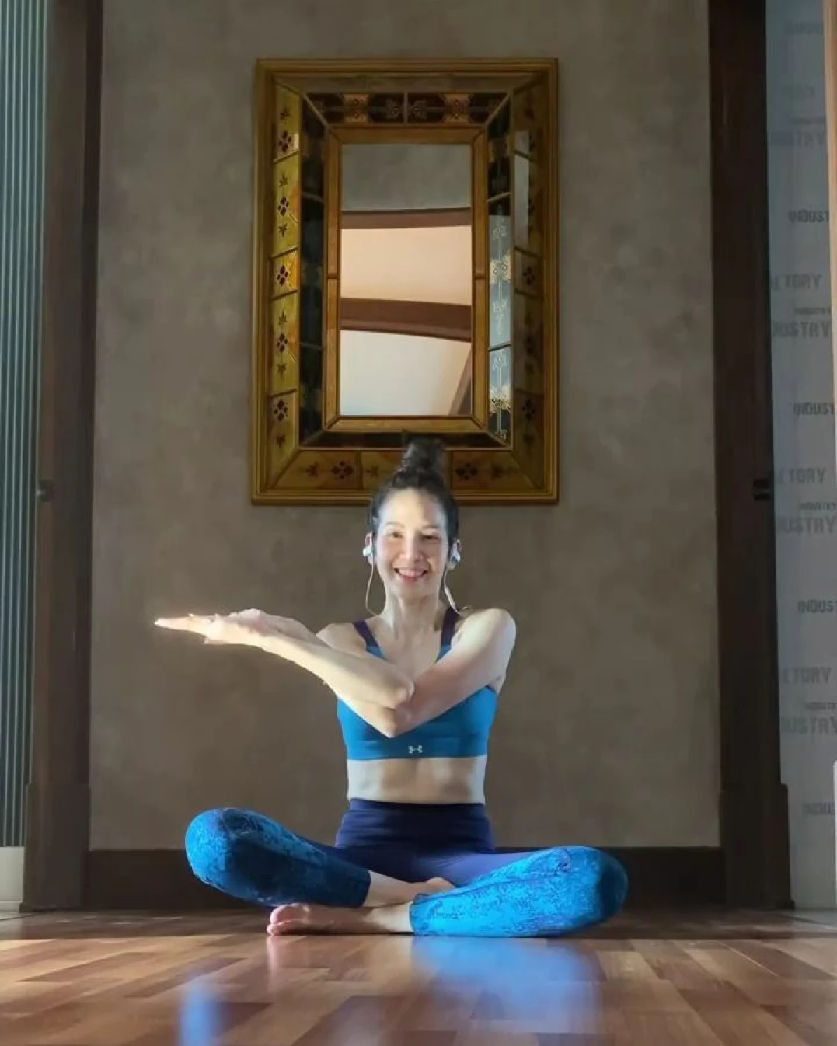 นุสบา ปุณณกันต์ โชว์ซิกแพคเป็นลอน ชวนทุกคนออกกำลังกายที่บ้าน (คลิป)