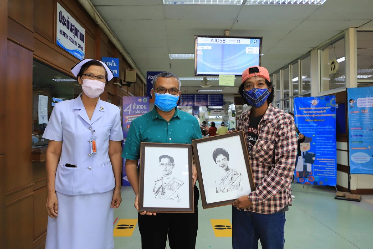 นักจิตรกรรมอิสระวาดภาพสำคัญให้กำลังใจบุคลากรทางการแพทย์สู้โควิด-19