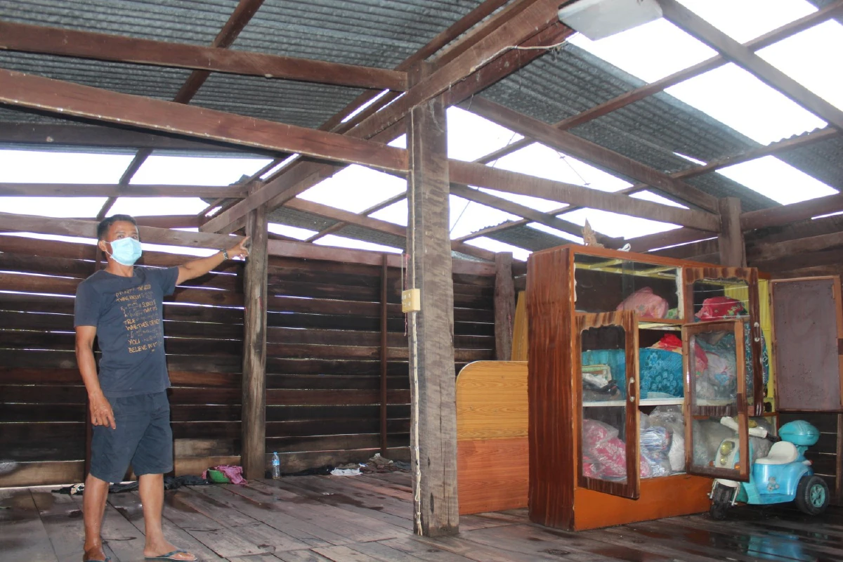 พายุฤดูร้อนถล่มโคราช อ.ครบุรีบ้านพังเสียหายทั้งหลัง 