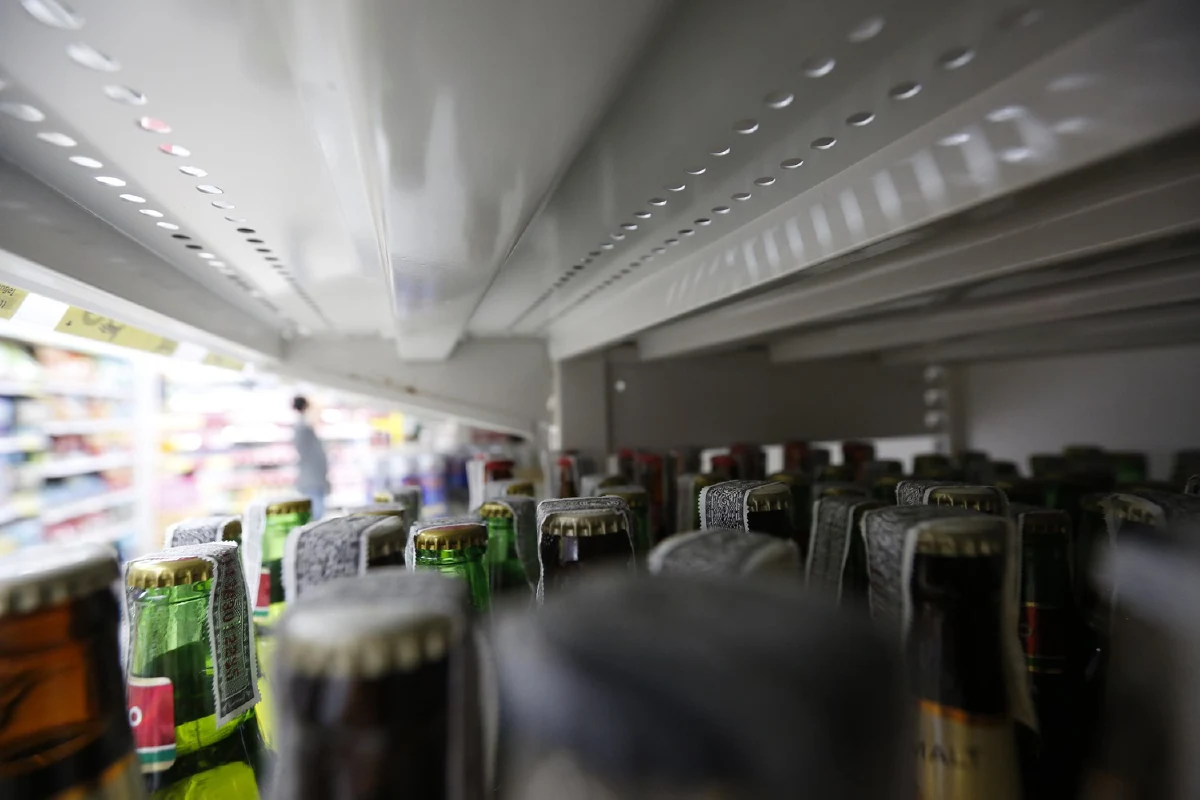 คอแทงแดงแห่ซื้อเครื่องดื่มแอลกอฮอลล์กักตุนหลังมีคำสั่งห้ามขาย 10 วัน