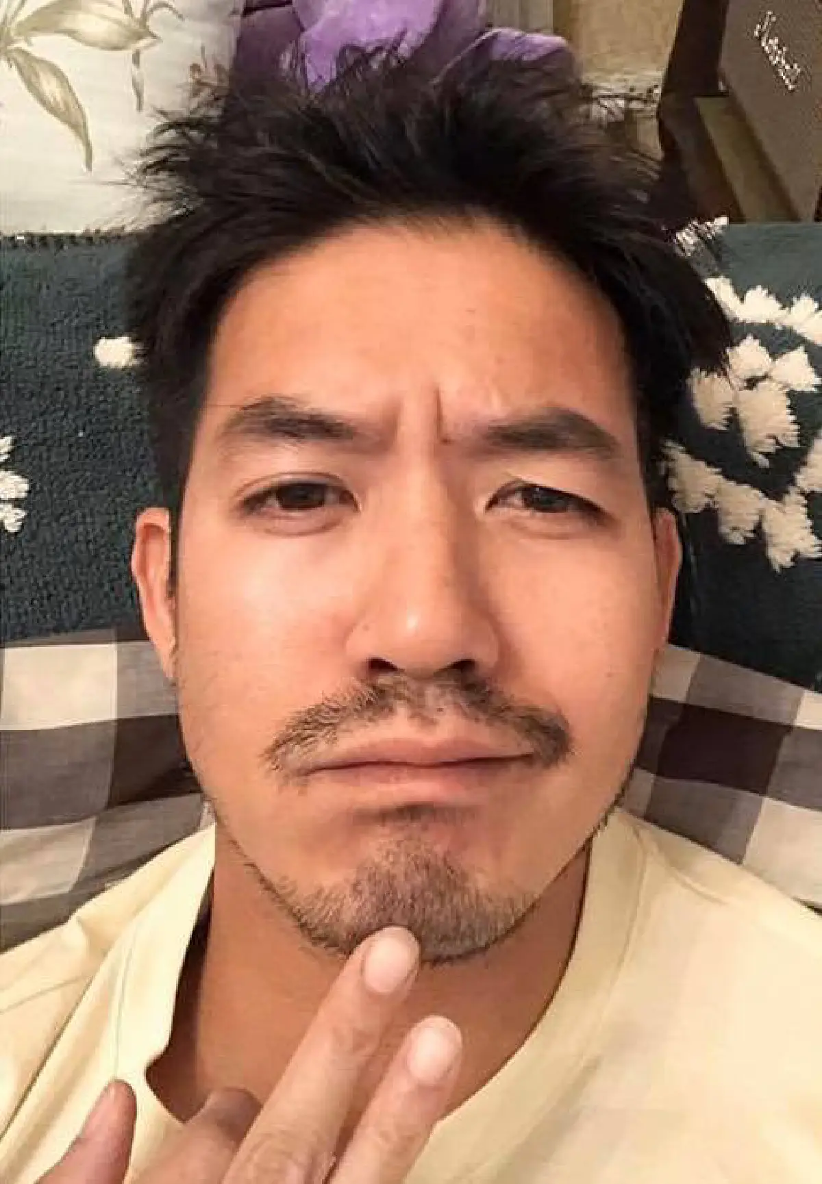 หล่อเท่ไปอีกลุค 15 ภาพดาราหนุ่มซุปตาร์..เก็บตัวอยู่บ้านปล่อยเซอร์ไว้หนวดเครา