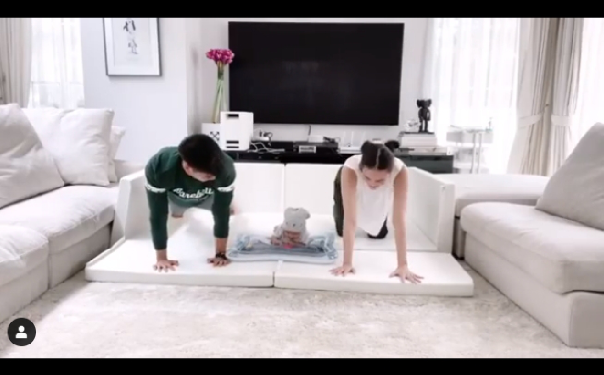 เจนี่-มิกกี้ พากันฟิตหุ่นพร้อม น้องโนล่า อวดความน่ารักยกครอบครัว (คลิป)