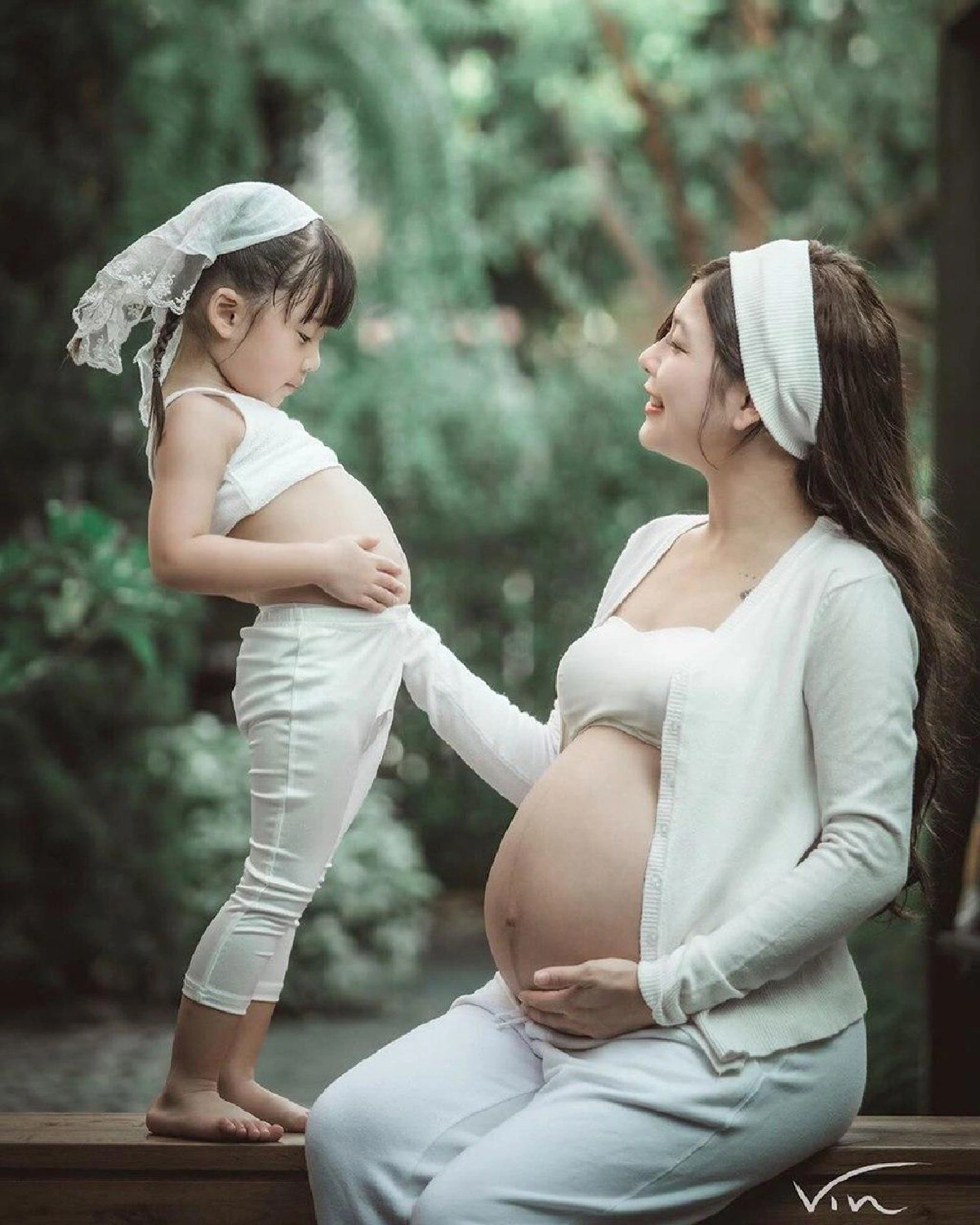 กุ๊บกิ๊บ ถ่ายแฟชั่นครอบครัวอบอุ่นใกล้คลอด เป่าเปา ขอโชว์พุงกับแม่ 